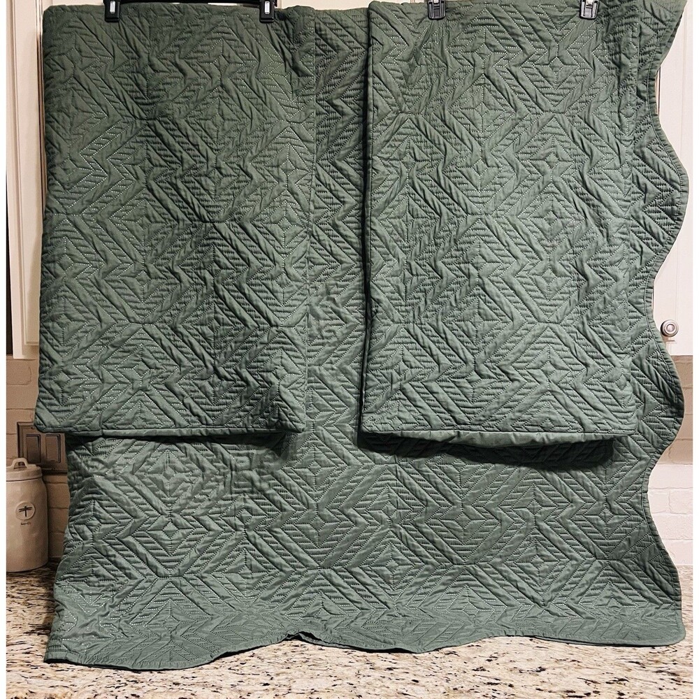 Queen Deep Green Reversible Geometric Coverlet Bedspread 2 Shams Scalloped Edges